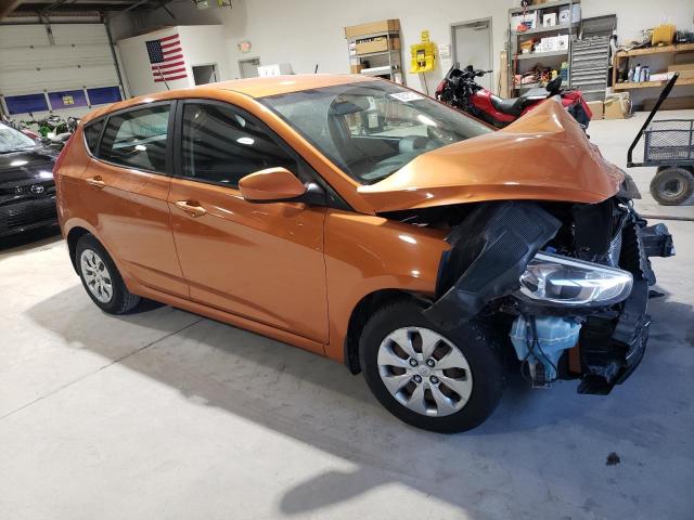 KMHCT5AE5HU326548 - 2017 HYUNDAI ACCENT SE ORANGE photo 4