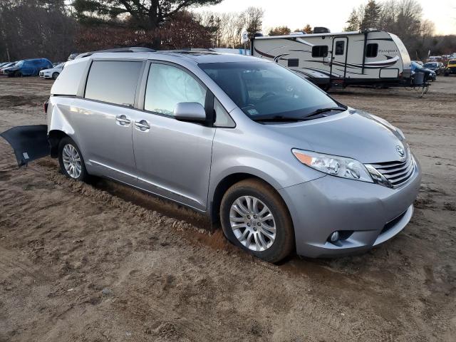 5TDYZ3DC9HS879053 - 2017 TOYOTA SIENNA XLE SILVER photo 4