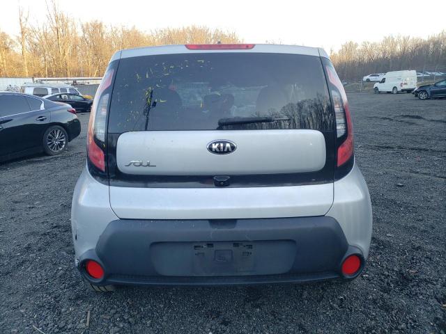 KNDJN2A2XF7771678 - 2015 KIA SOUL SILVER photo 6