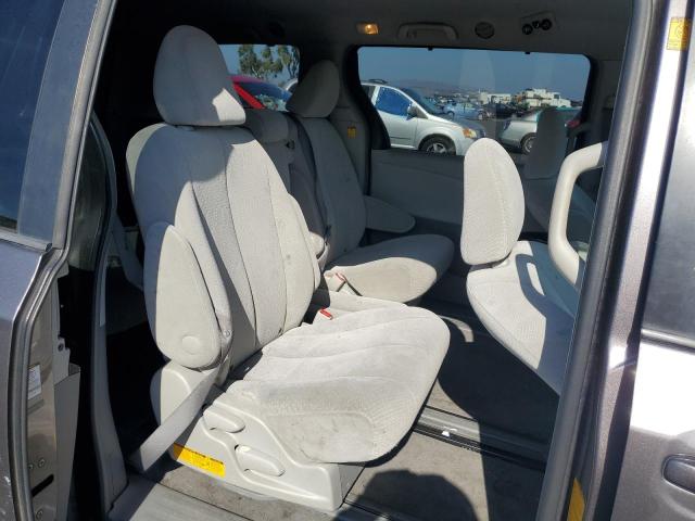 5TDKK3DC3BS089362 - 2011 TOYOTA SIENNA LE GRAY photo 11