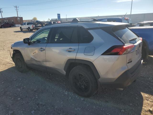 2T3F1RFV5MW218984 - 2021 TOYOTA RAV4 LE فضي صورة 2