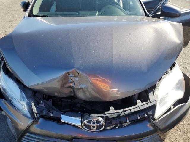 4T4BF1FK8FR461519 - 2015 TOYOTA CAMRY LE 灰色 照片 11