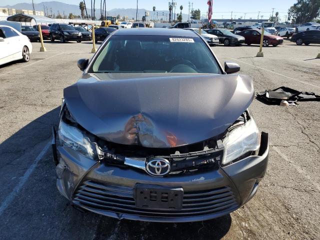 4T4BF1FK8FR461519 - 2015 TOYOTA CAMRY LE 灰色 照片 5