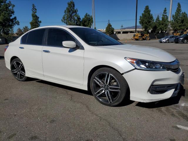 1HGCR2F5XHA096261 - 2017 HONDA ACCORD SPORT Белый фото 4