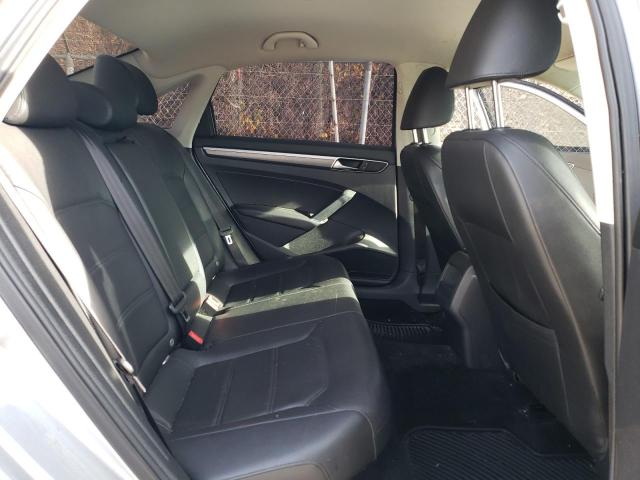 1VWDT7A31HC064341 - 2017 VOLKSWAGEN PASSAT R-LINE Silber Foto 10