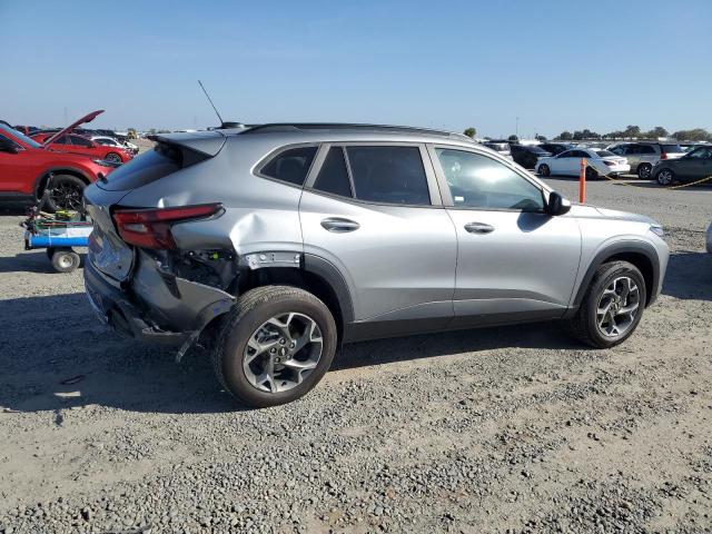 KL77LHEPXSC288439 - 2025 CHEVROLET TRAX 1LT ნაცრისფერი ფოტო 3