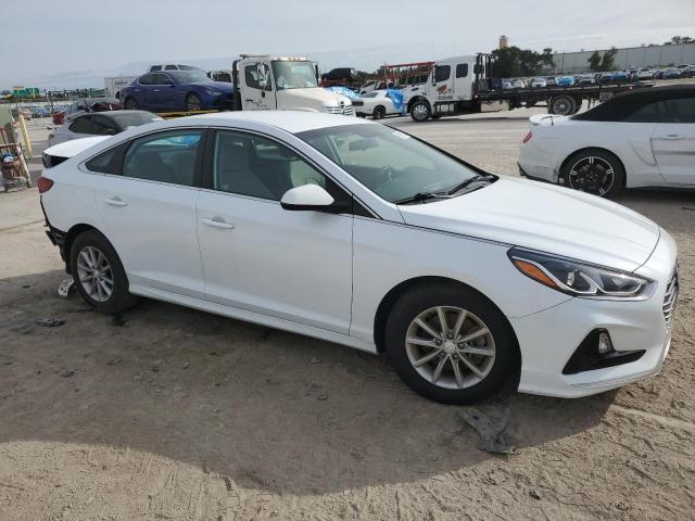 5NPE24AF3JH605144 - 2018 HYUNDAI SONATA SE WHITE photo 4