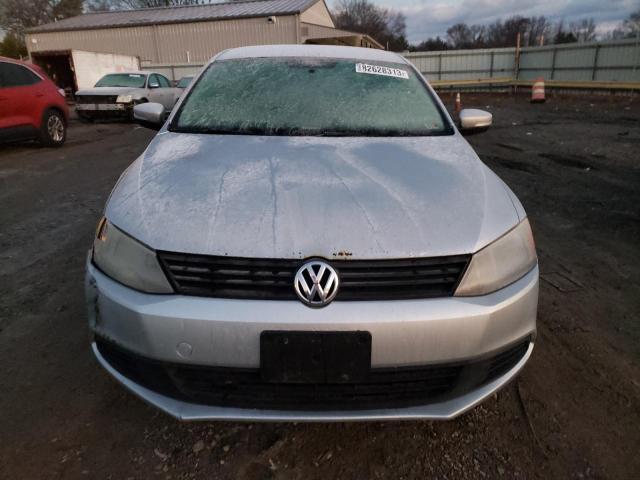 3VWDZ7AJXBM318843 - 2011 VOLKSWAGEN JETTA SE SILVER photo 5