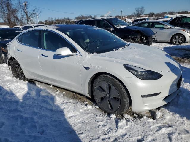 5YJ3E1EA2JF060614 - 2018 TESLA MODEL 3 WHITE photo 4