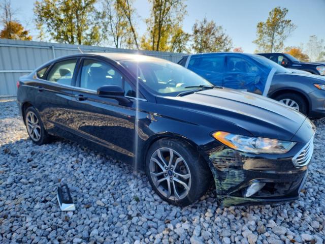 3FA6P0HDXHR240039 - 2017 FORD FUSION SE BLACK photo 4