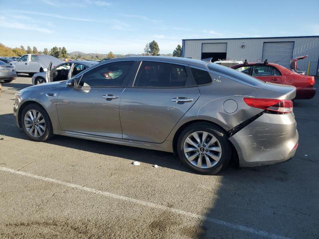 5XXGT4L3XJG269576 - 2018 KIA OPTIMA LX أسمر صورة 2
