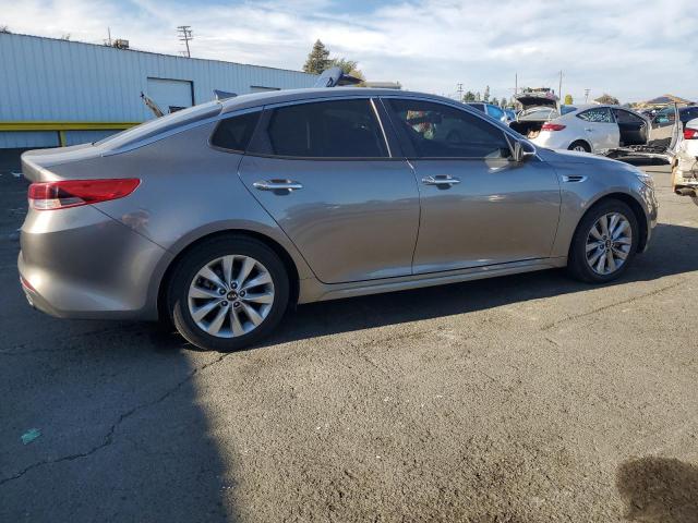 5XXGT4L3XJG269576 - 2018 KIA OPTIMA LX أسمر صورة 3