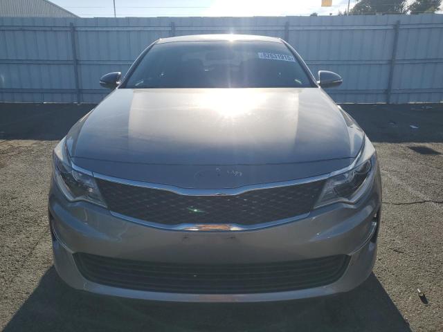 5XXGT4L3XJG269576 - 2018 KIA OPTIMA LX أسمر صورة 5