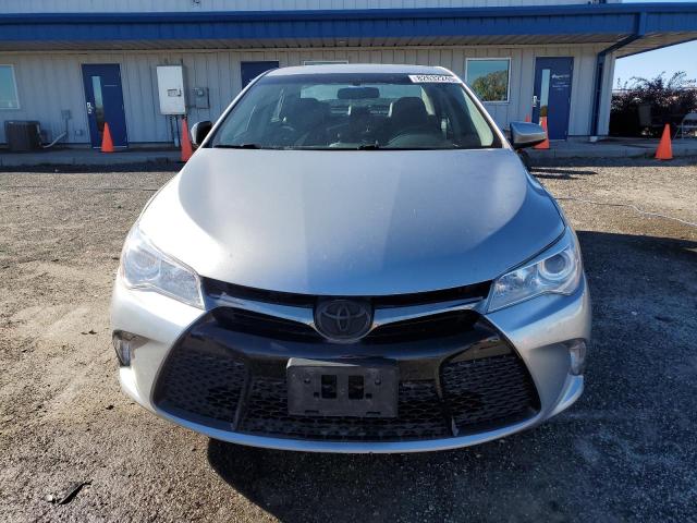 4T1BF1FK3GU263085 - 2016 TOYOTA CAMRY LE 灰色 照片 5