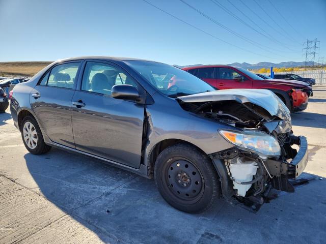 JTDBL40E799077993 - 2009 TOYOTA COROLLA BASE Szary zdjęcie 4