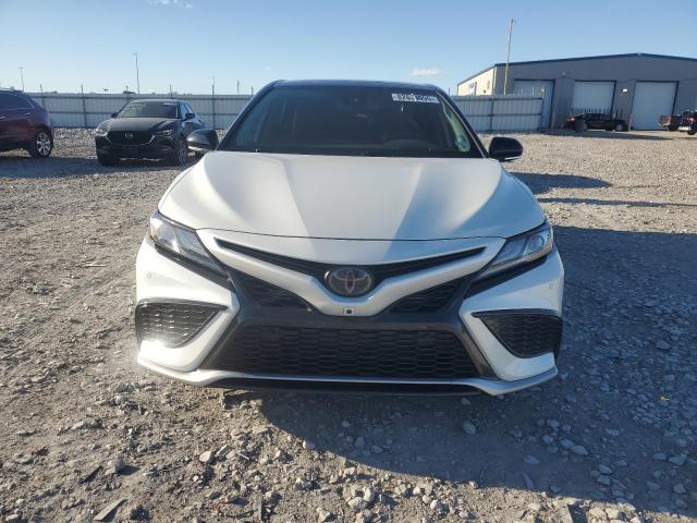 4T1K61BK6NU052742 - 2022 TOYOTA CAMRY XSE WHITE photo 5