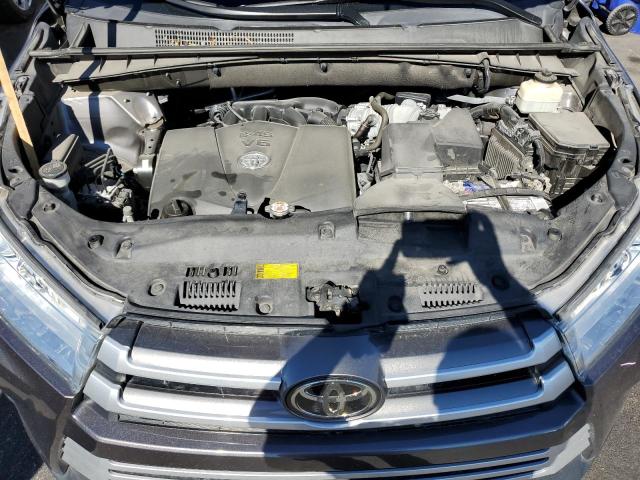 5TDKZRFH8HS230460 - 2017 TOYOTA HIGHLANDER SE GRAY photo 12