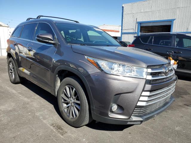 5TDKZRFH8HS230460 - 2017 TOYOTA HIGHLANDER SE GRAY photo 4