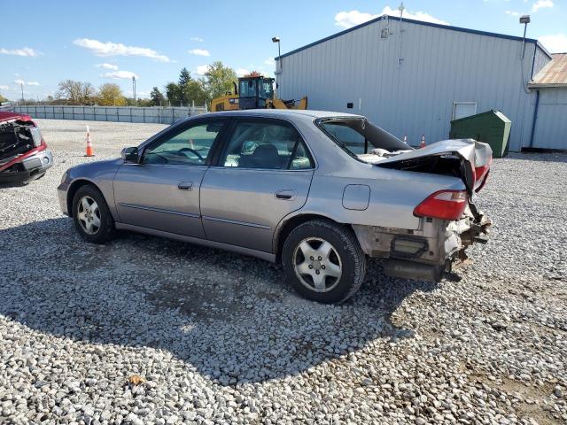 1HGCG1657YA063928 - 2000 HONDA ACCORD EX SILVER photo 2