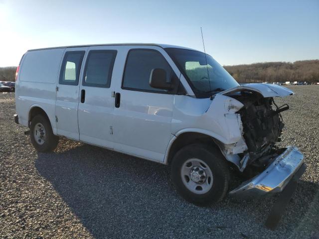 1GCWGAFG5J1906964 - 2018 CHEVROLET EXPRESS G2 WHITE photo 4