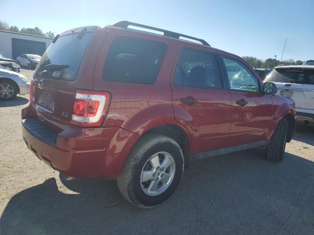 1FMCU0DG4BKC18146 - 2011 FORD ESCAPE XLT RED photo 3