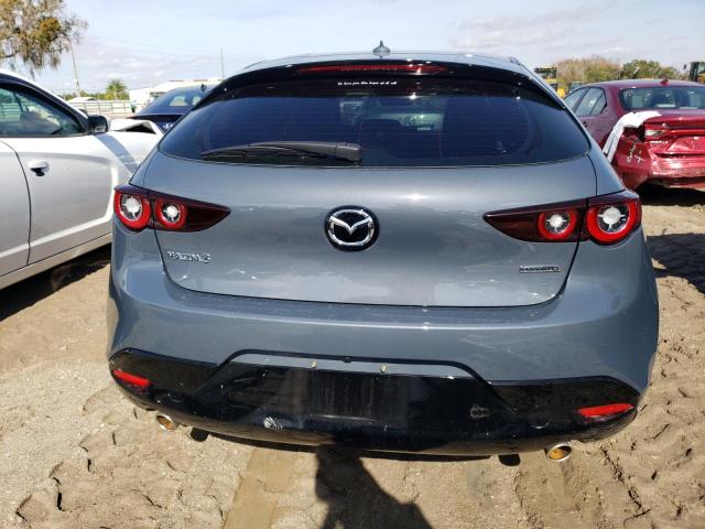 JM1BPAMM6R1653737 - 2024 MAZDA 3 PREMIUM GRAY photo 6