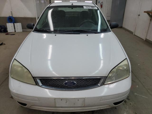 1FAFP34N56W109188 - 2006 FORD FOCUS ZX4 WHITE photo 5