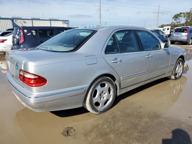 WDBJF83J4YX032392 - 2000 MERCEDES-BENZ E 430 SILVER photo 3