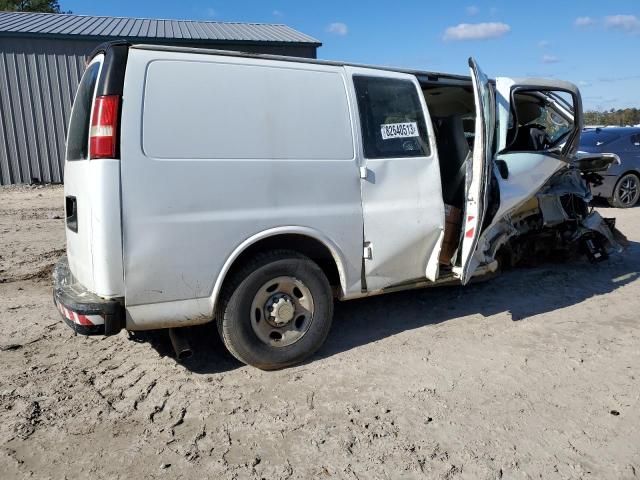 1GCGG25CX81118572 - 2008 CHEVROLET EXPRESS G2 WHITE photo 3