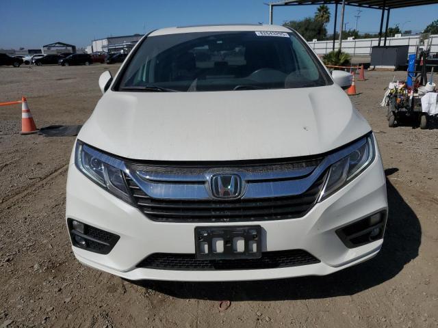 5FNRL6H71JB106382 - 2018 HONDA ODYSSEY EXL WHITE photo 5