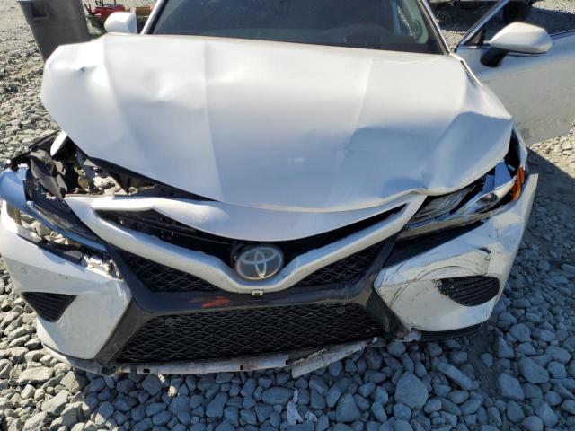 4T1BZ1HK5JU021054 - 2018 TOYOTA CAMRY XSE Beyaz fotoğraf 11