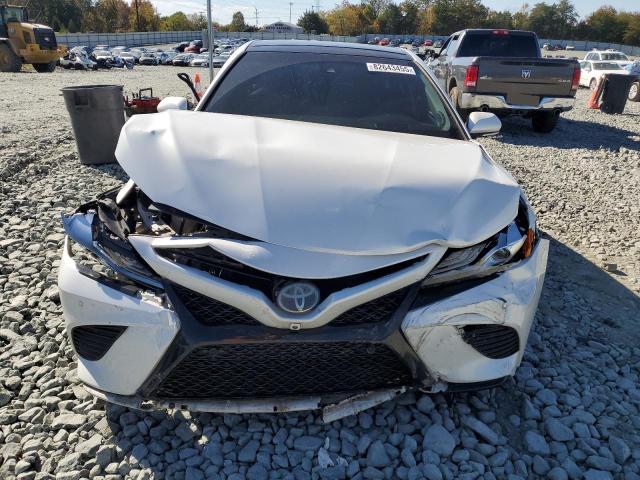 4T1BZ1HK5JU021054 - 2018 TOYOTA CAMRY XSE Beyaz fotoğraf 5