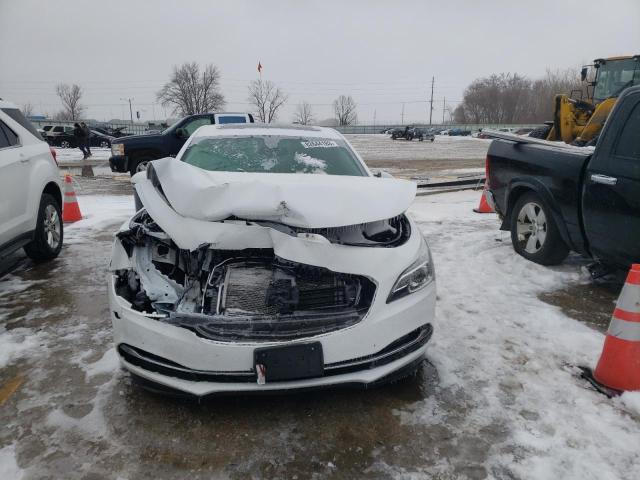 1G4ZP5SZ7JU124963 - 2018 BUICK LACROSSE ESSENCE WHITE photo 5