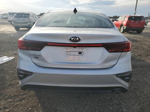 3KPF24AD6ME269646 - 2021 KIA FORTE FE SILVER photo 6