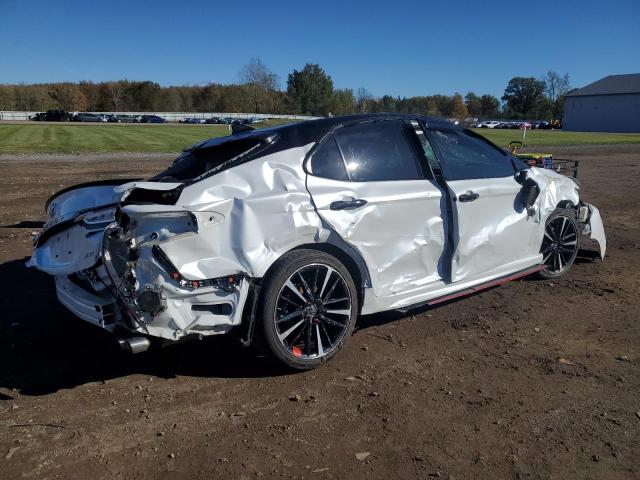 4T1B61HK4KU280516 - 2019 TOYOTA CAMRY XSE WHITE photo 3