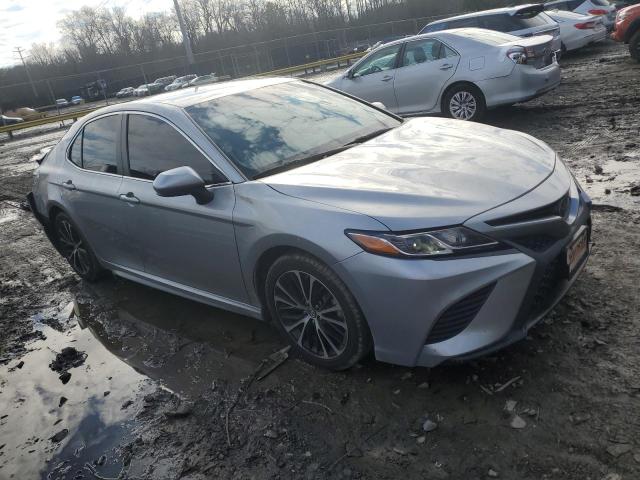 4T1B11HK4JU631129 - 2018 TOYOTA CAMRY L SILVER photo 4