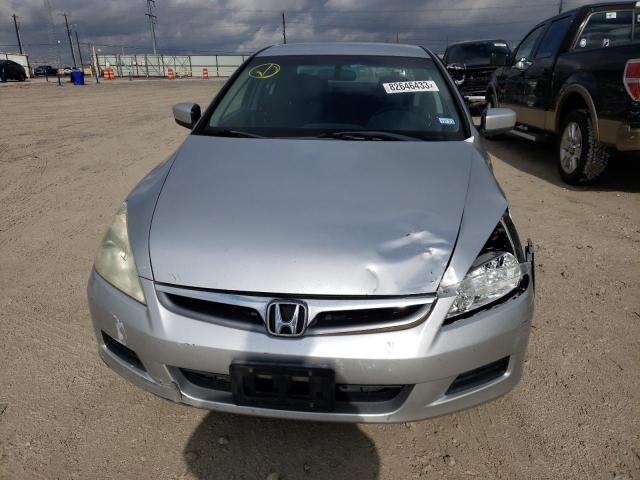 1HGCM56386A087666 - 2006 HONDA ACCORD SE SILVER photo 5