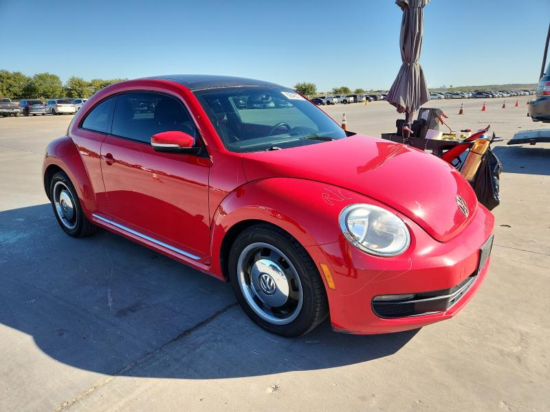 3VWJX7AT7DM606235 - 2013 VOLKSWAGEN BEETLE წითელი ფოტო 4