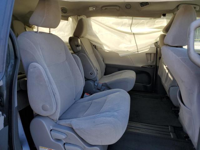 5TDKK3DC5FS567142 - 2015 TOYOTA SIENNA LE 银色 照片 11