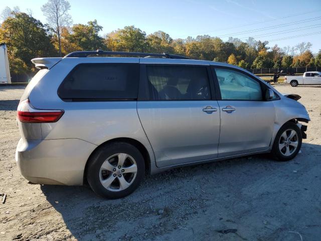 5TDKK3DC5FS567142 - 2015 TOYOTA SIENNA LE 银色 照片 3