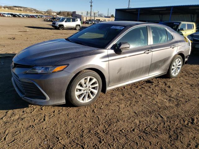 4T1C11AK5MU413543 - 2021 TOYOTA CAMRY LE GRAY photo 1