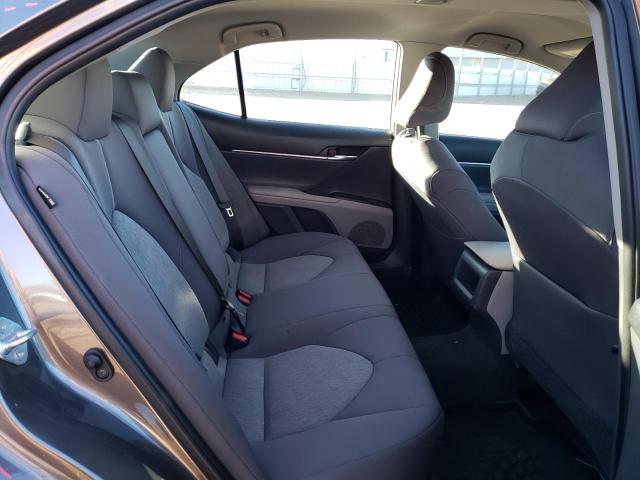 4T1C11AK5MU413543 - 2021 TOYOTA CAMRY LE 灰色 照片 10