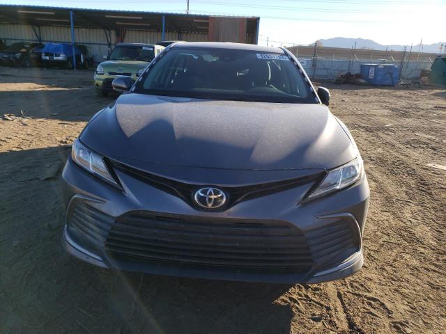 4T1C11AK5MU413543 - 2021 TOYOTA CAMRY LE GRAY photo 5