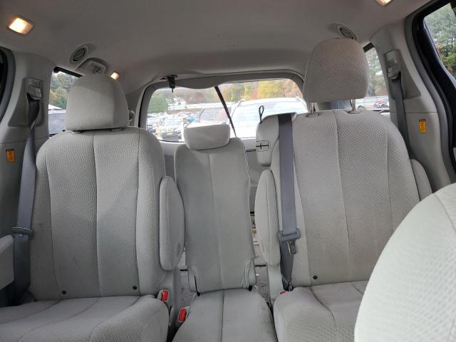 5TDKK3DC9BS047018 - 2011 TOYOTA SIENNA LE ვერცხლისფერი ფოტო 10