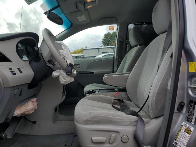 5TDKK3DC9BS047018 - 2011 TOYOTA SIENNA LE ვერცხლისფერი ფოტო 7