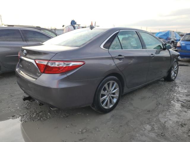 4T1BK1FK2FU557006 - 2015 TOYOTA CAMRY XSE GRAY photo 3