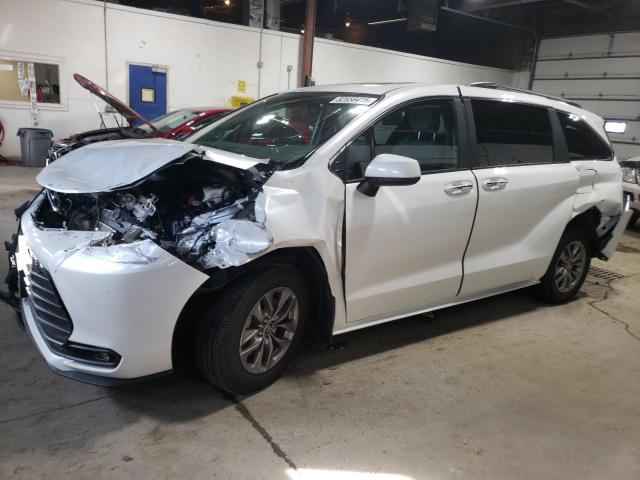 2025 TOYOTA SIENNA XLE, 