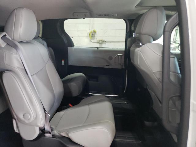 5TDJSKFCXSS165288 - 2025 TOYOTA SIENNA XLE WHITE photo 11