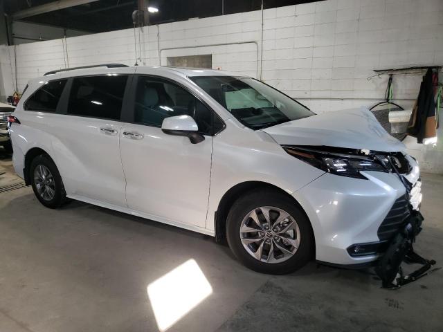 5TDJSKFCXSS165288 - 2025 TOYOTA SIENNA XLE WHITE photo 4