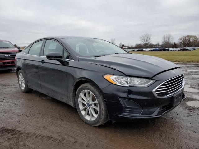 3FA6P0HD0KR165990 - 2019 FORD FUSION SE BLACK photo 4